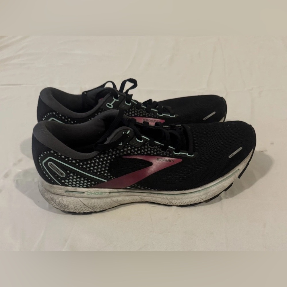 Brooks Ghost 15 running shoes black/ pink teal size 10.5 Athletic sneakers